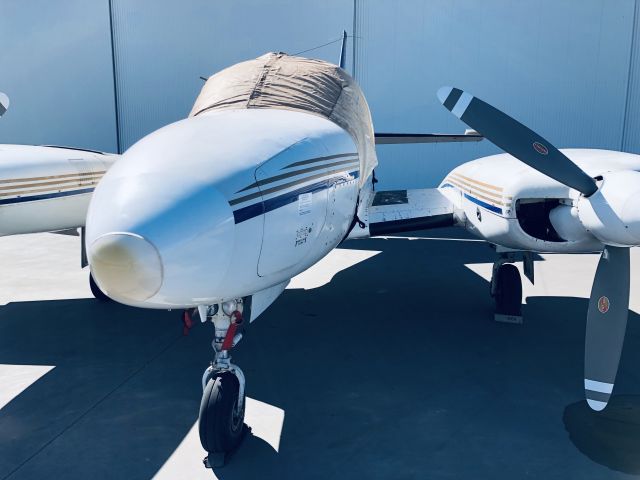 Piper Navajo (VH-FML)