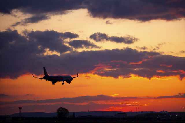 Airbus A321 (HA-LVG) - Airport view, with Wizz.