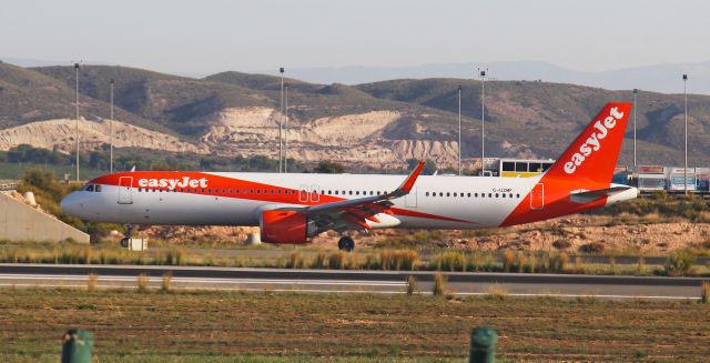 Airbus A321 (G-UZMF)