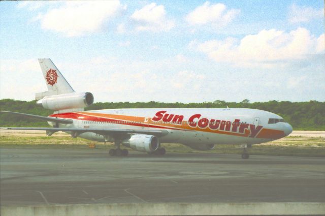 McDonnell Douglas DC-10 (N154SY)