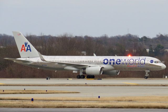 Boeing 757-200 (N174AA) - American Airlines 757-200 "One World" 12/30/13