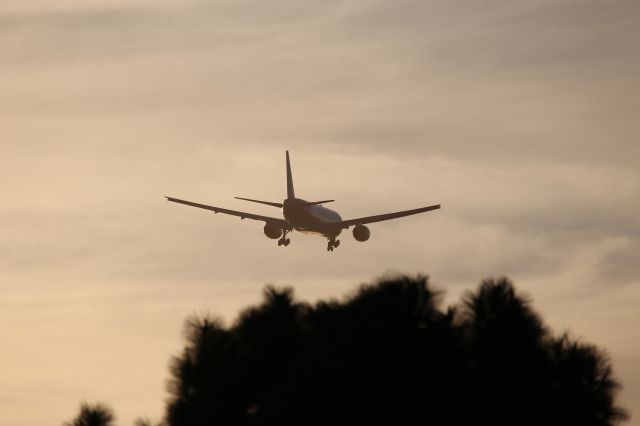 Boeing 777-200 (N786AN)