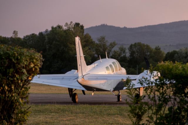 Beechcraft Baron (58) (F-GFAU)