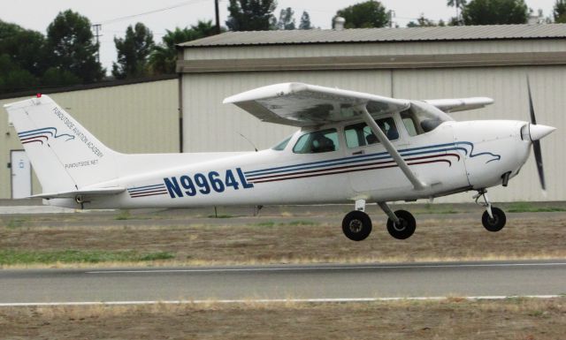 Cessna Skyhawk (N9964L) - Taking off from RWY 6