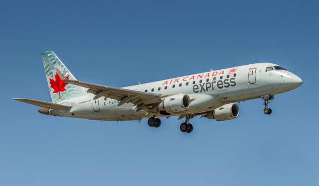 Embraer 175 (C-FEKS)