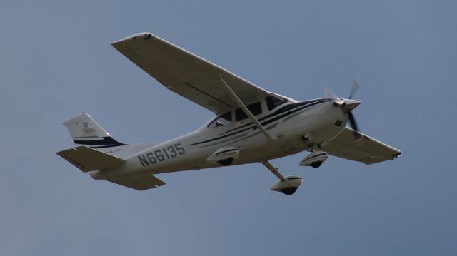 Cessna Skylane (N66135)