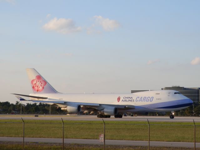 Boeing 747-400 (B-18715)