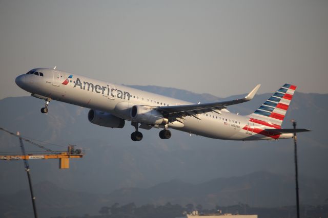 Airbus A321 (N138AN)