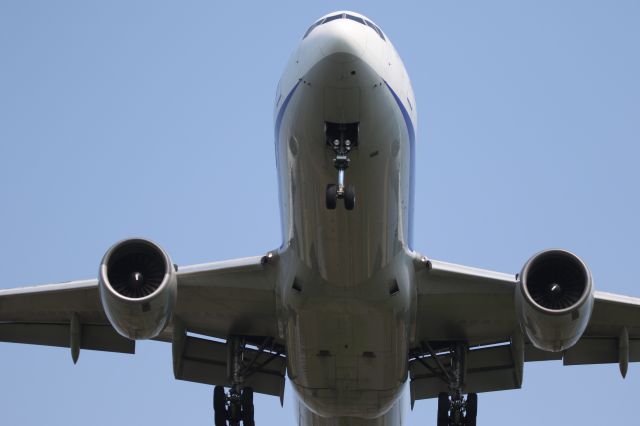 Boeing 777-200 (JA701A) - 24 May 2015:HND-HKD.