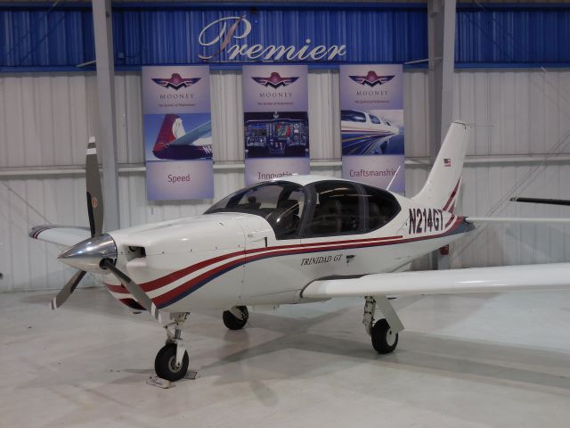 Socata TB-20 Trinidad (N214GT)