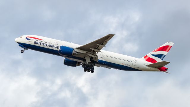 Boeing 777-200 (G-YMMT)