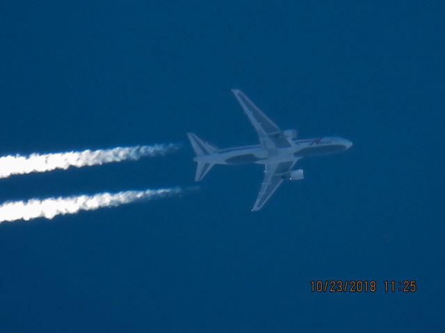 BOEING 767-200 (N750AX)