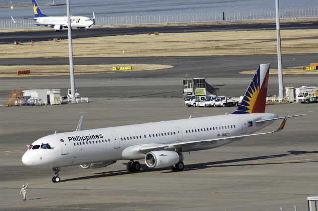 RP-C9907 — - Taxi to VIP Spot at Haneda Intl Airport on 2013/12/12