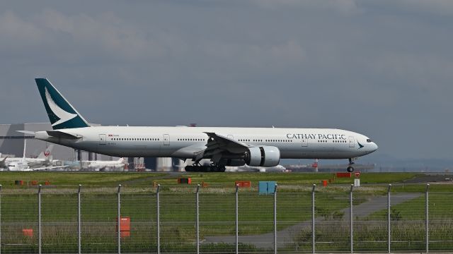Boeing 777-200 (B-KQK) - May 26, 2024br /Cathay Pacific Airlines, Boeing 777 (B-KQK).br /Landing at RWY22(B).