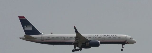 Boeing 757-200 (N909AW) - American Airlines flight 549 arriving from Phoniex, AZ