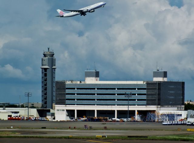Airbus A330-300 (B-LDG)