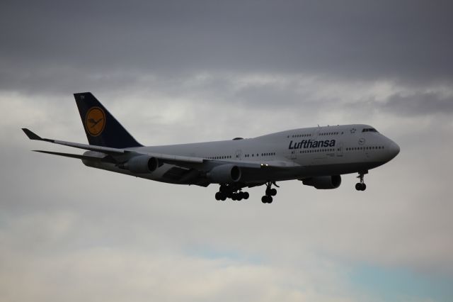 Boeing 747-400 (D-ABTH) - In from Frankfurt on 11-19-2012 landing on 16L.