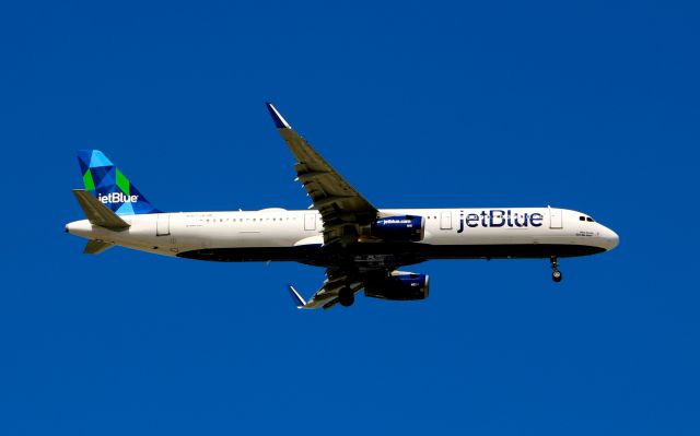 Airbus A321 (N907JB)