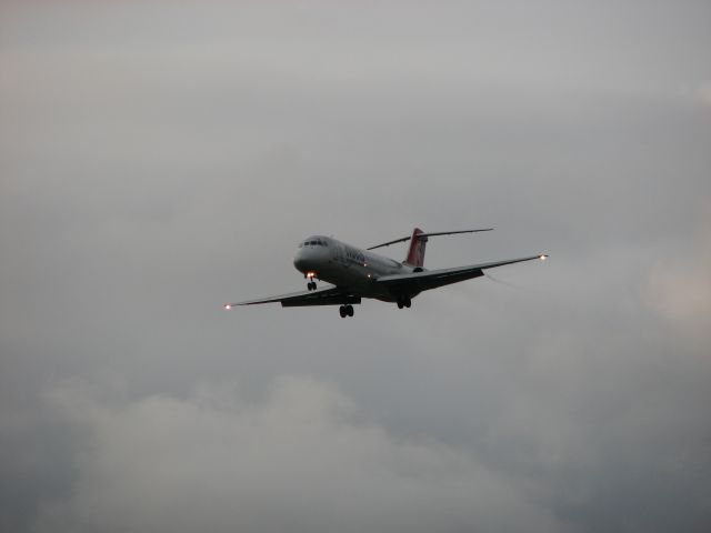 Douglas DC-9-10 — - Northwest DC9 on final at Memphis International.