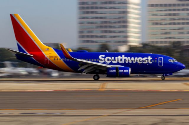 Boeing 737-700 (N7850B)