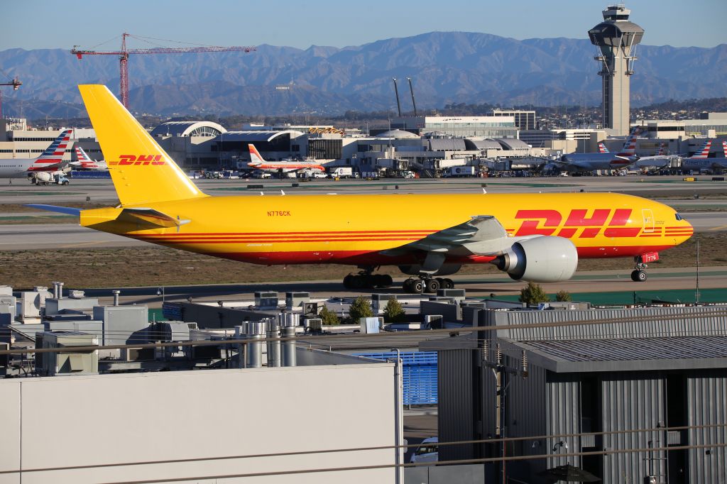 BOEING 777-200LR (N776CK)