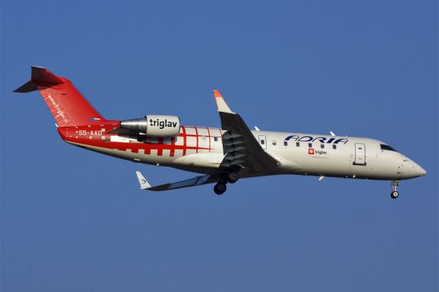 Canadair Regional Jet CRJ-200 (S5-AAD)