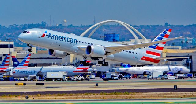 Boeing 787-9 Dreamliner (N822AN) - N822AN American Airlines Boeing 787-9 Dreamliner s/n 40642 - Los Angeles International Airport (IATA: LAX, ICAO: KLAX, FAA LID: LAX)br /Photo: TDelCorobr /September 3, 2017