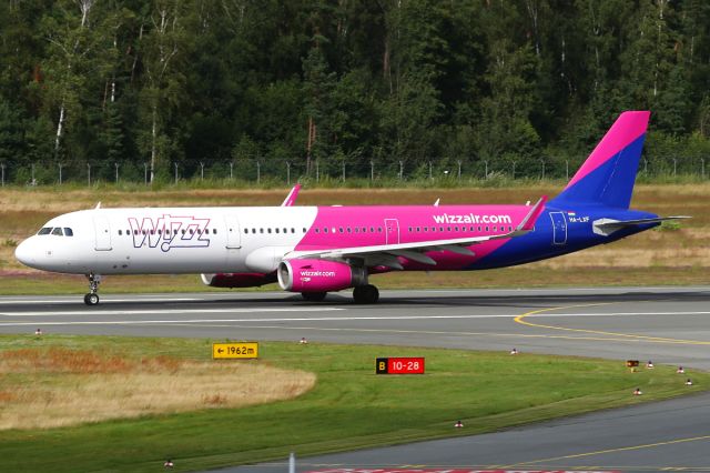 Airbus A321 (HA-LXF)
