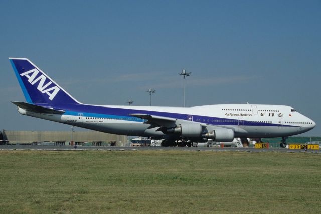 Boeing 747-400 (domestic, no winglets) (JA8959) - Taxing at Tokyo-Haneda Intl Airport on 1997/10/12