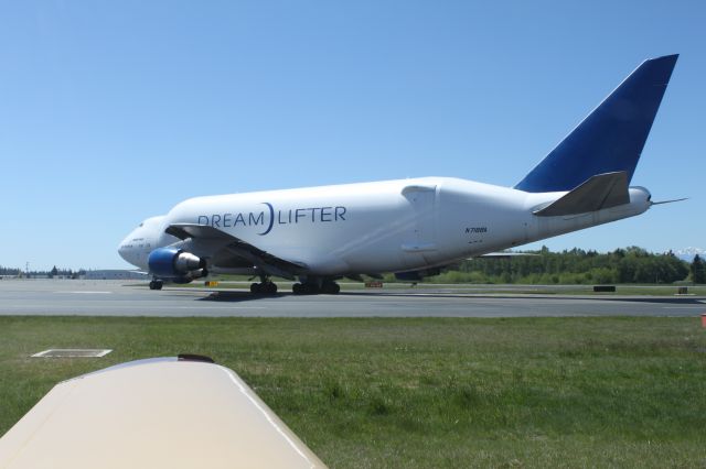 Boeing 747-400 (N718BA)