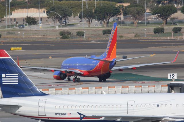 Boeing 737-700 (N946WN)