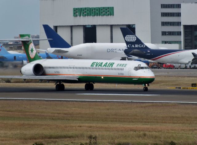 McDonnell Douglas MD-90 (B-17923)