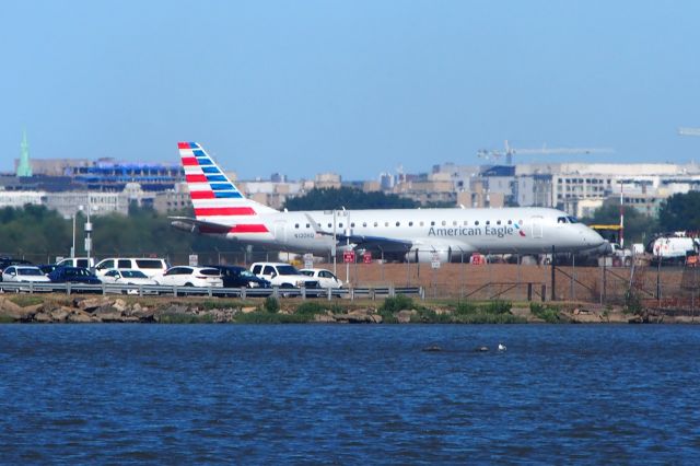 Embraer 170/175 (N120HQ)