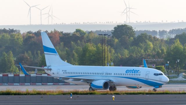 Boeing 737-700 (SP-ESD)