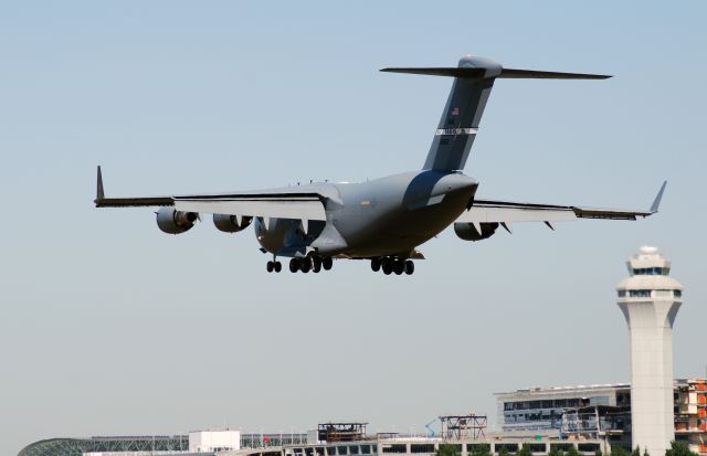 Boeing Globemaster III (N6162) - United States Air Force Boeing C-17 Globemaster III Landing at Portland International Airport