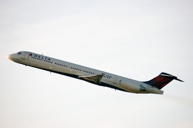 McDonnell Douglas MD-88 (N905DL)