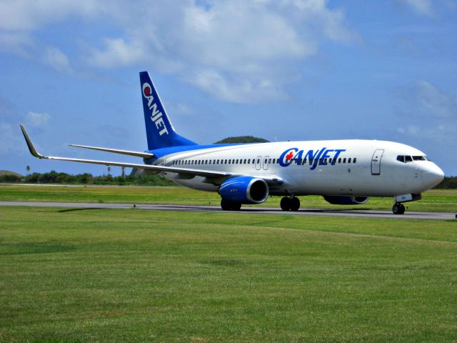 Boeing 737-800 (C-FTCZ)