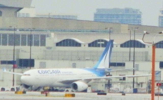 Airbus A330-200 (F-HCAT)