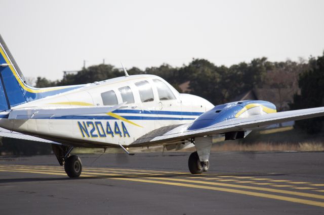 Beechcraft Baron (58) (N2044A)