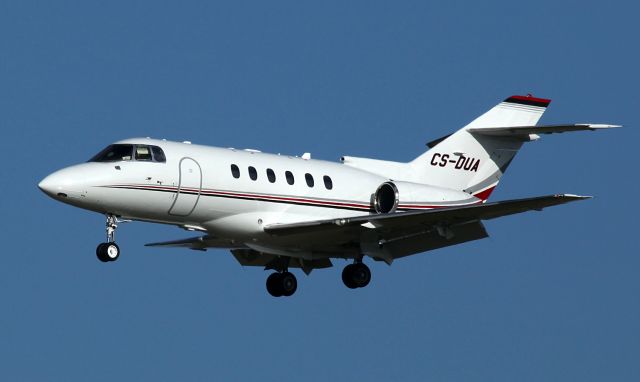 Hawker 800 (CS-DUA)