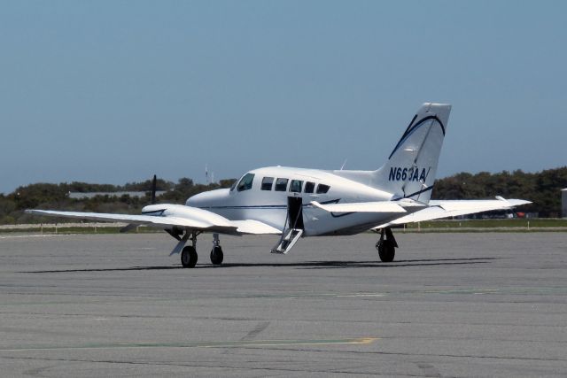 Cessna 402 (N663AA)