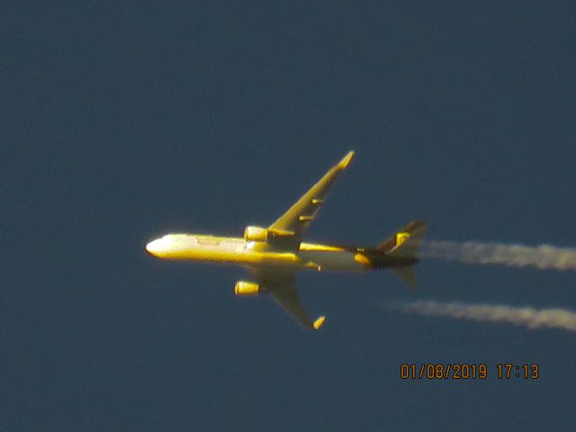 BOEING 767-300 (N327UP)