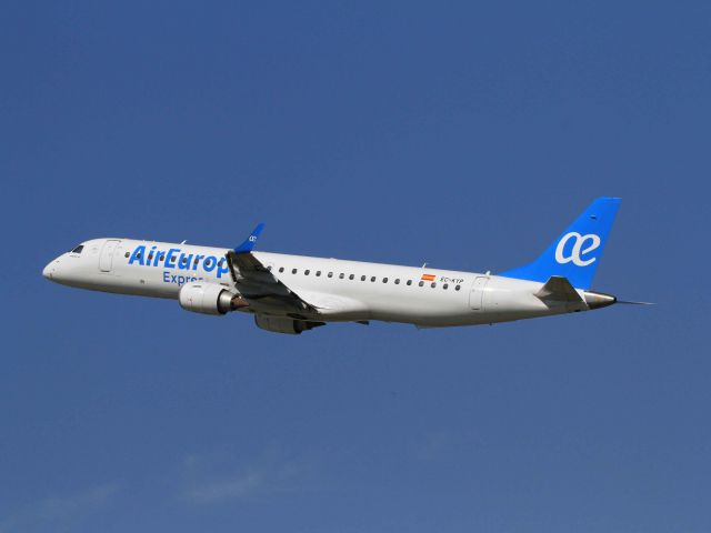 Embraer ERJ-190 (EC-KYP)