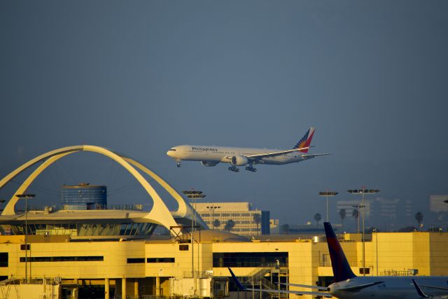 Boeing 777-200 (RP-C7774)