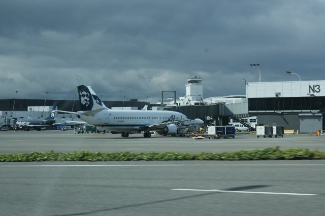 — — - Seattle Airport