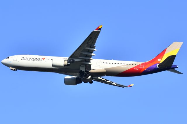 Airbus A330-300 (HL7792)