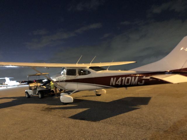 Cessna Skylane (N410MJ)