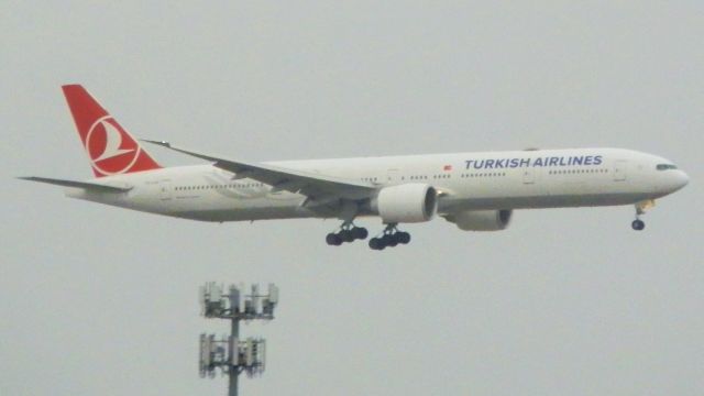 BOEING 777-300ER (TC-LJC)