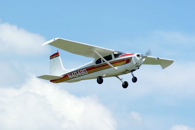 Cessna Skylane (N4049D) - Nice old Straight tail ....