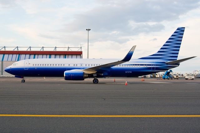 Boeing 737-800 (N737M) - Looks like the old UAL colors (: